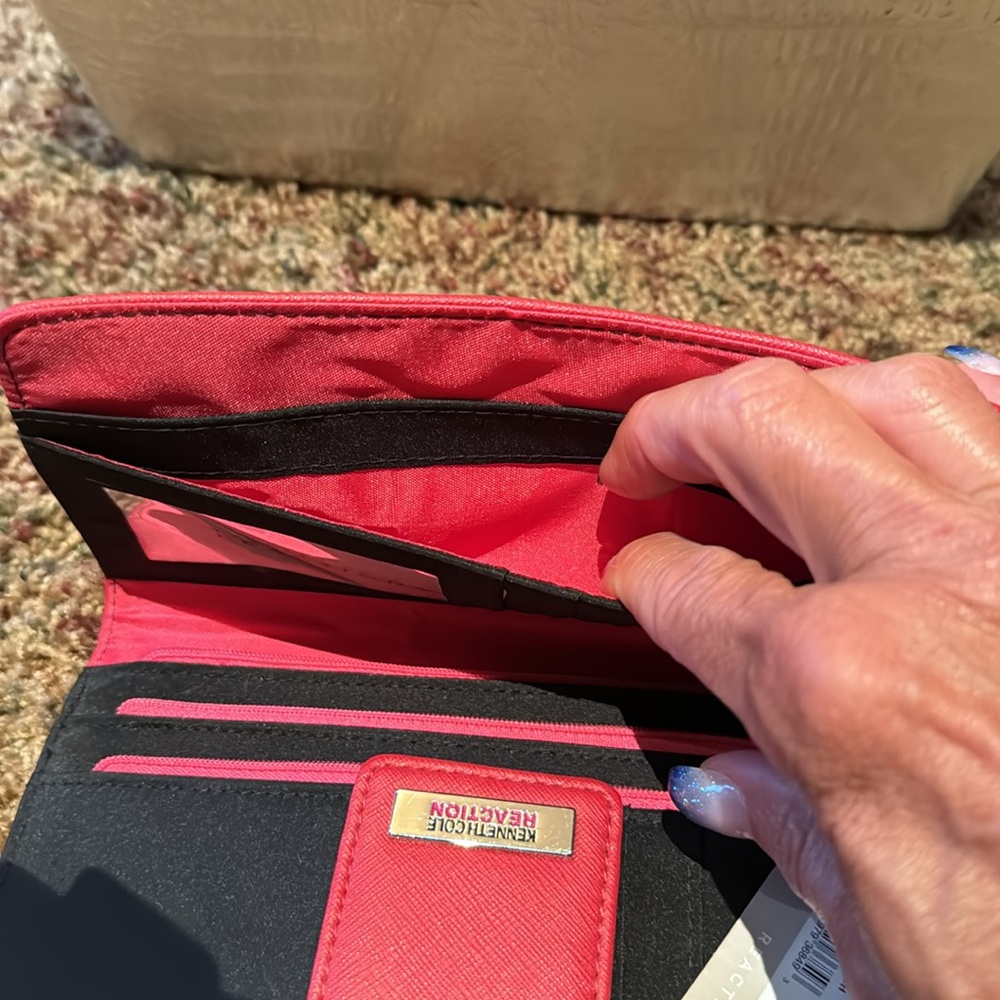 Kenneth Cole REACTION wallet - Picture 7 of 8